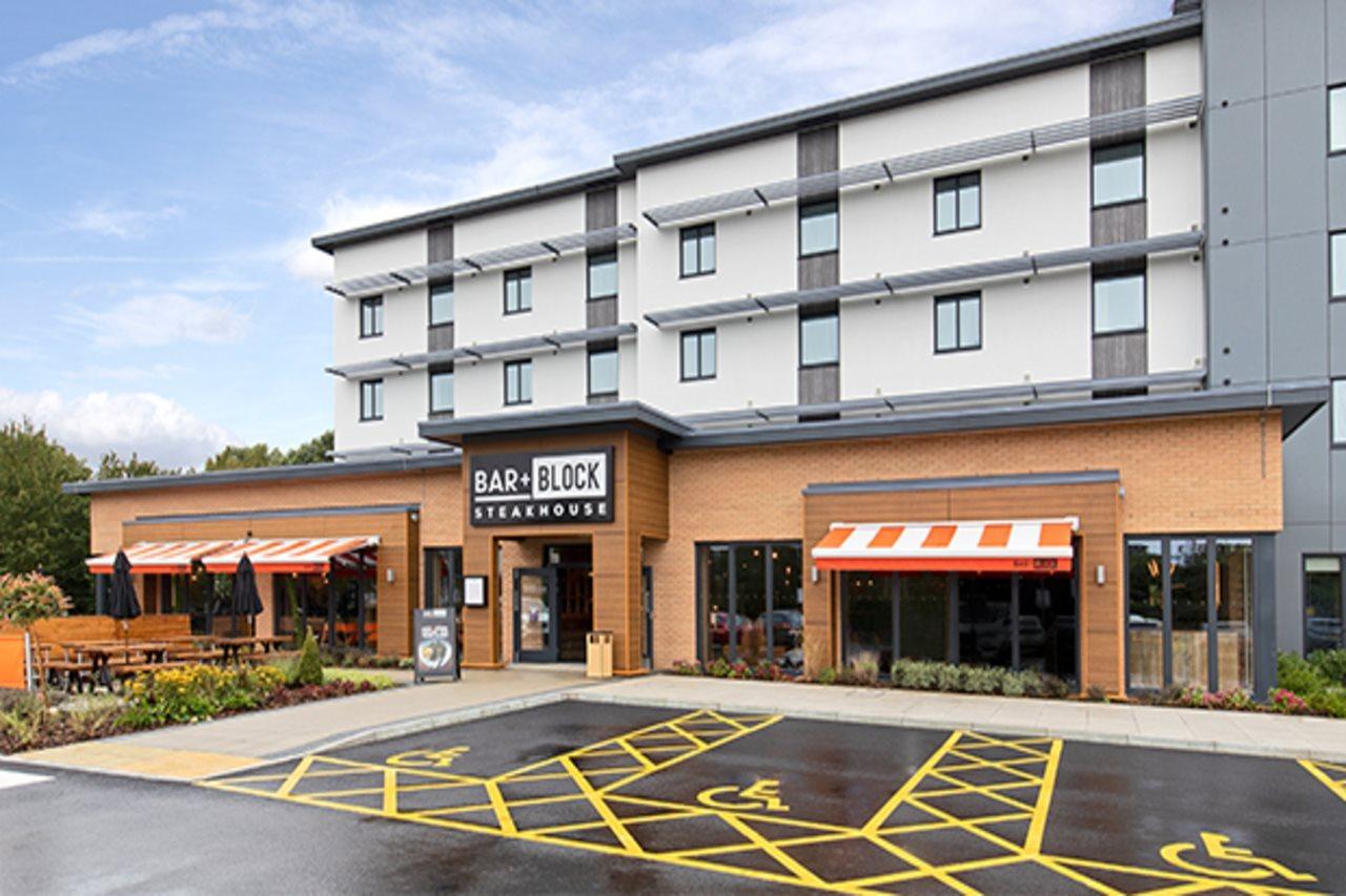 Premier Inn Winnersh Exterior photo